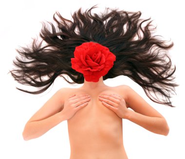 yüzünde çiçek güzel bir genç kadın.