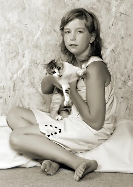 Girl with cat. — Stock Photo, Image