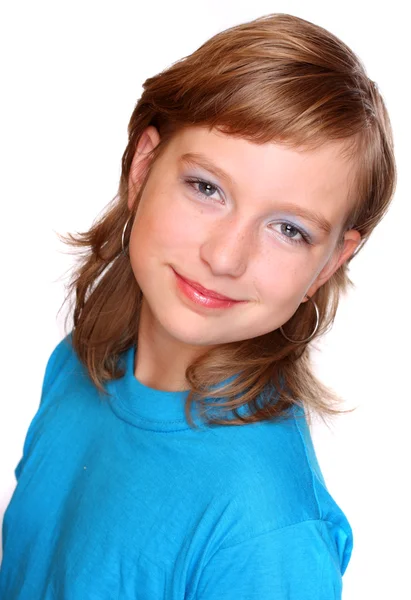 Portret van lachende meisje poseren in studio — Stockfoto