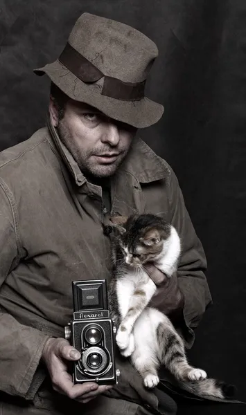 Photographer with camera and cat — Stock Photo, Image