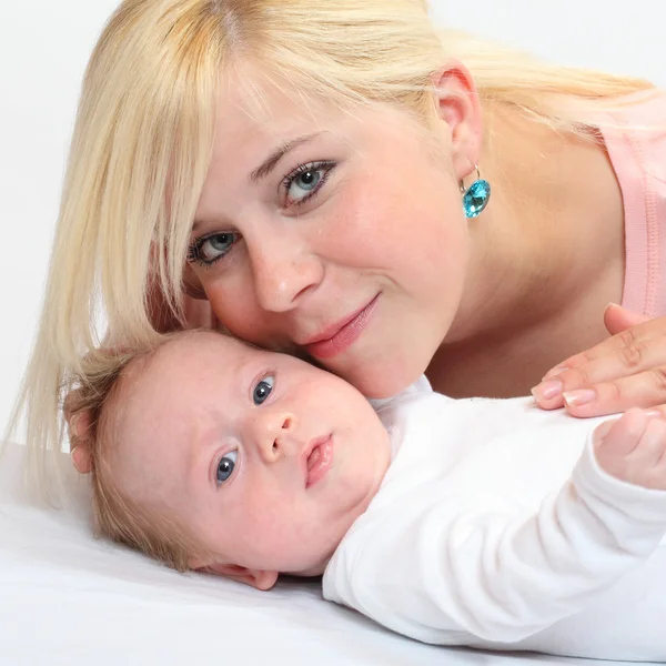 Madre con il suo neonato — Foto Stock