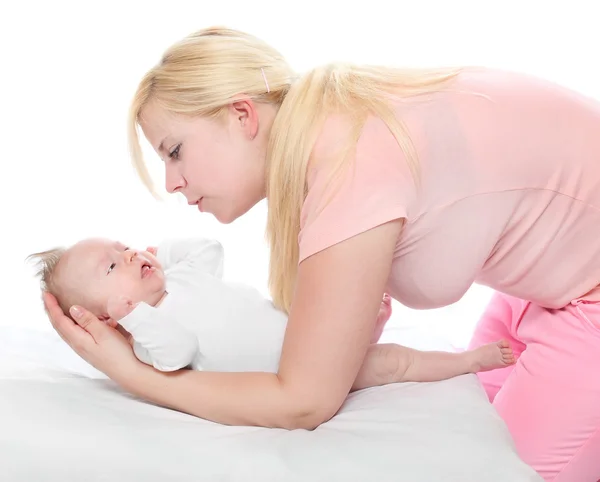 Mamma lugnande baby — Stockfoto