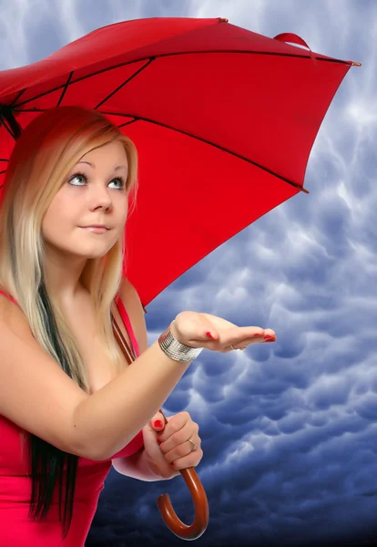 Menina segurando guarda-chuva — Fotografia de Stock