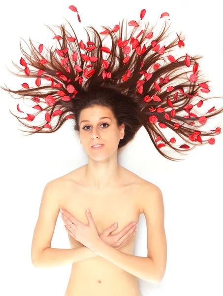 Kvinna med blommor på hår — Stockfoto
