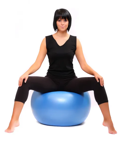 Mujer con Pilates Ball . — Foto de Stock