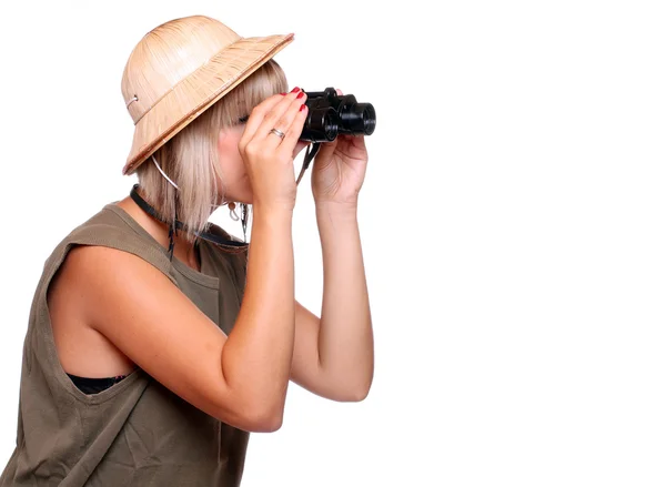 Mujer joven con cámara digital vestida con traje de safari . — Foto de Stock