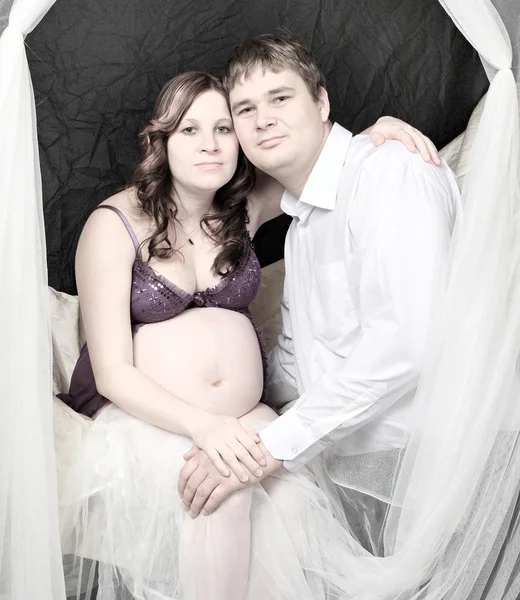 Pregnant woman with her husband. — Stock Photo, Image