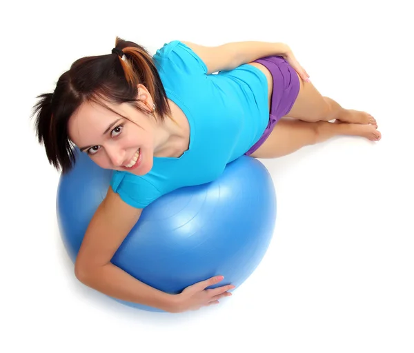 Porty ung kvinna med pilates boll — Stockfoto