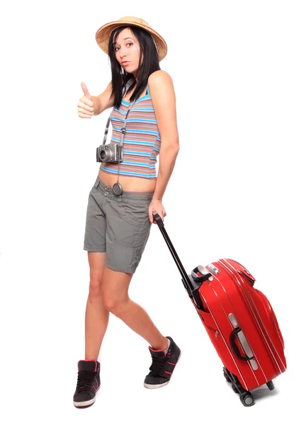 Ung kvinna går på semester med kamera och hennes resväska. — Stockfoto