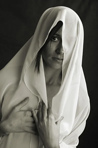 Arap - gizemli kadın. Klasik siyah beyaz fotoğraf. — Stok fotoğraf