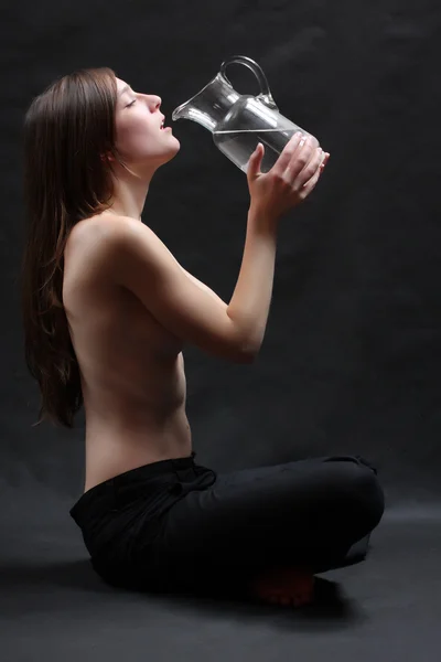 Beautiful girl drinking fresh water — Stock Photo, Image