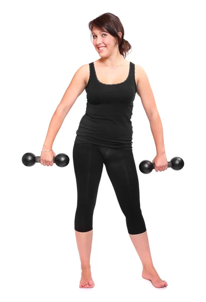 Mujer culturista haciendo ejercicio y ejercitándose con pesas . — Foto de Stock