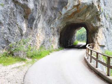 Karayolu tüneli.
