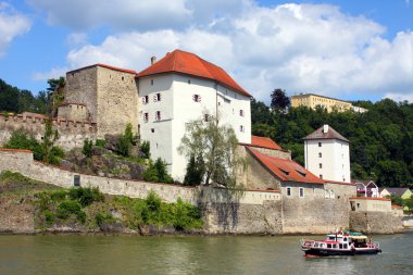 Kale passau Tuna Nehri üzerinde