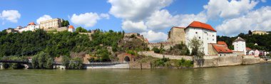 Kale passau Tuna Nehri üzerinde