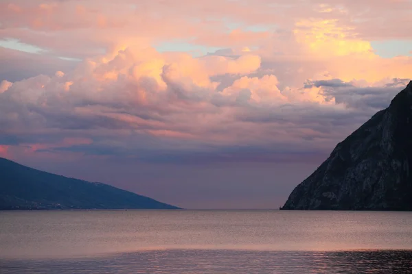 Evening scenery of The Lake Garda — Stock Photo, Image