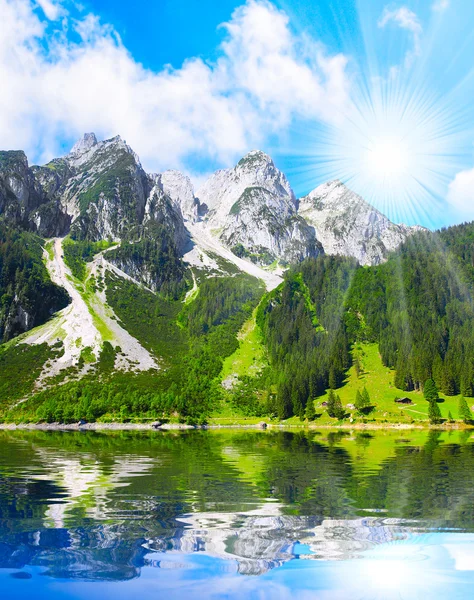 O Vorderer Gosausee lago de montanha alpina — Fotografia de Stock