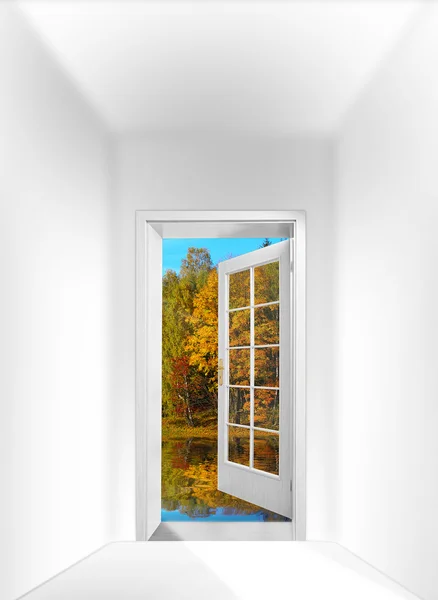 Opened door to beautiful autumnal day — Stock Photo, Image