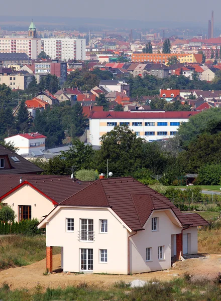 Einfamilienhaus am Stadtrand — Stockfoto
