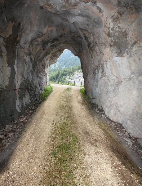 Vägen i tunnel. — Stockfoto