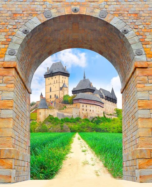 Door to castle — Stock Photo, Image