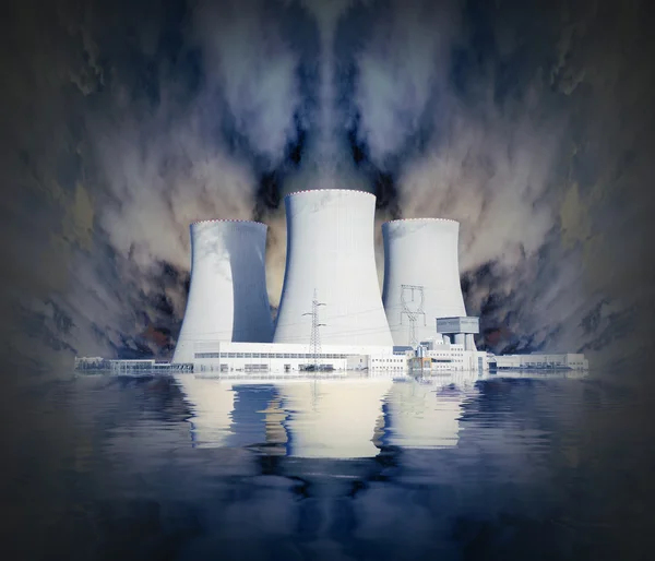 Kärnkraftverk vid kusten — Stockfoto