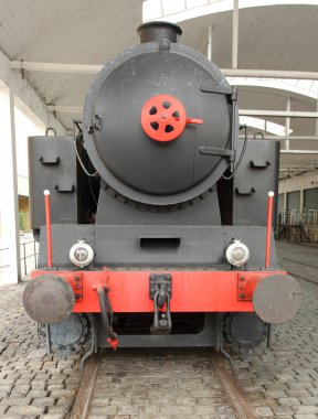 Buharlı lokomotif tren yolu üzerinde