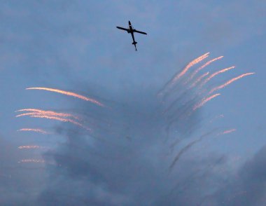 savaş helikopteri siluet savunma ile