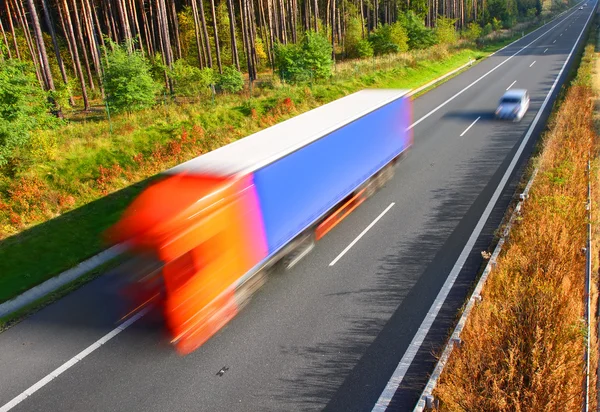 Camion sur autoroute — Photo