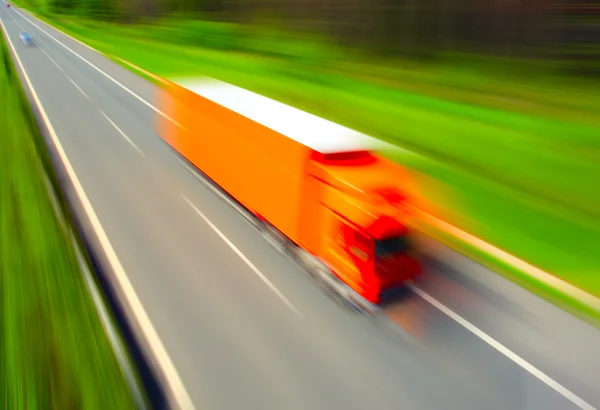 LKW auf Autobahn — Stockfoto