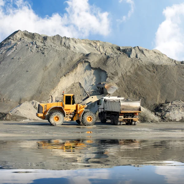 La excavadora cargadora —  Fotos de Stock