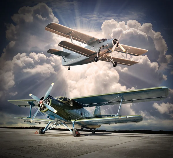 Retro style picture of the biplanes. — Stock Photo, Image