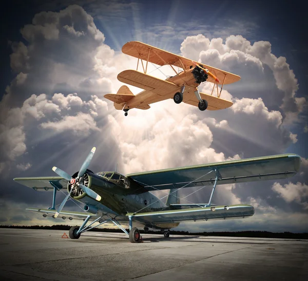 Retro style picture of the biplanes. — Stock Photo, Image