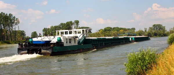 Schifffahrt auf der Donau — Stockfoto