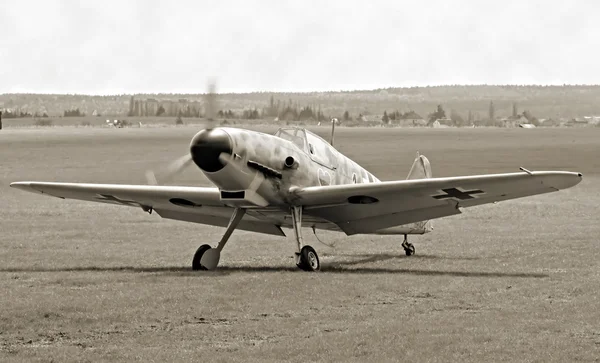 Plane Messerschmidt Me109 on airfield — Stock Photo, Image