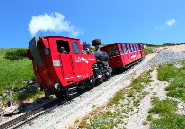 kimliği belirsiz kişi vintage dişli tren tadını çıkarın.