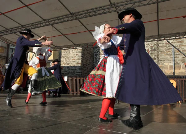 Het folklore ensemble usmev — Stockfoto