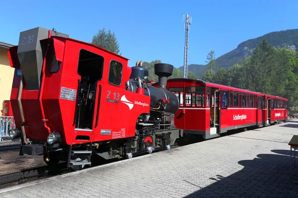 The steam locomotive of a vintage cogwheel railway at Schafberg Peak — Stock Photo, Image