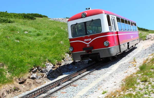 Unidentified people enjoy vintage cogwheel railway — Stock Photo, Image