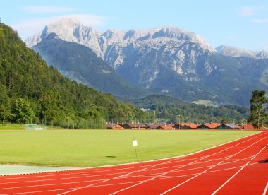 koşu parkuru berchtesgaden Alpleri altında.