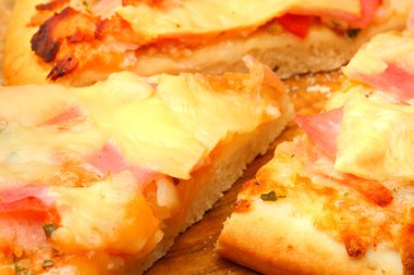 lezzetli bir Pizza jambon ve peynir ile yakın çekim.