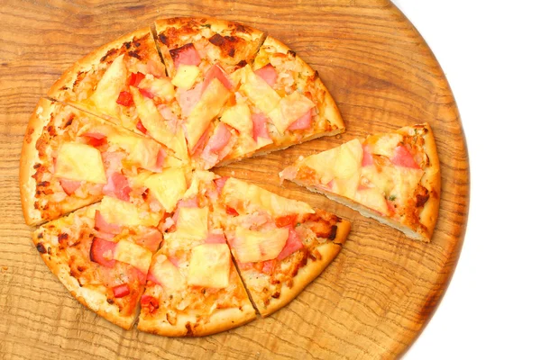 Gros plan d'une délicieuse pizza au jambon et fromage . — Photo