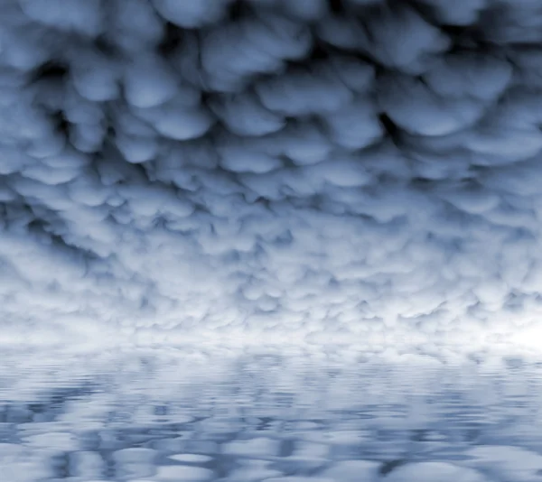 Céu escuro tempestuoso — Fotografia de Stock