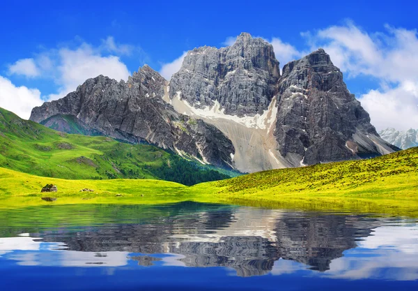 Lago Montanha. — Fotografia de Stock