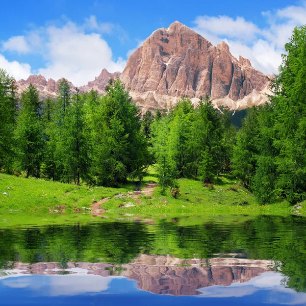 Mountain lake. — Stock Photo, Image