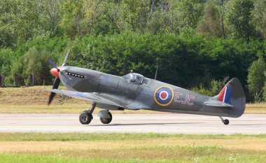 ünlü Sovyet savaş uçağı mig-15uti