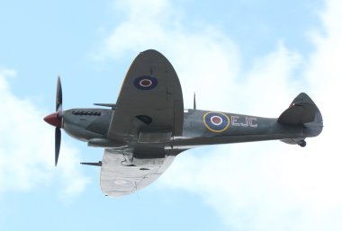 İngiliz avcı uçağı supermarine spitfire mk.16