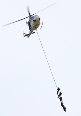 Polis Birliği içinde hareket