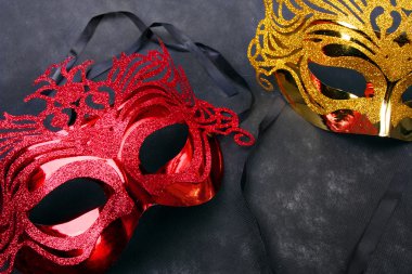 maskeli balo için maskeler dekore edilmiş