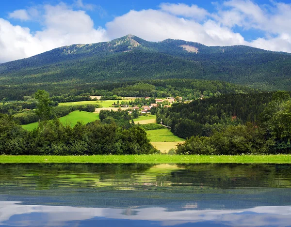 Lago de montaña —  Fotos de Stock